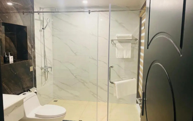 Diamond Hotel Van Đon