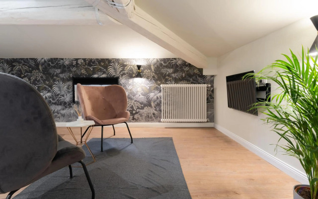 Living Walls Florence Apartments