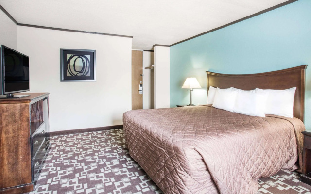 Spark by Hilton Daleville Roanoke North