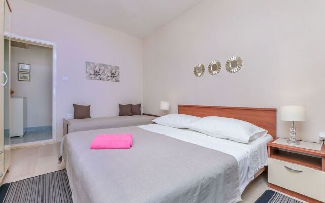 Apartment and Rooms Tatjana