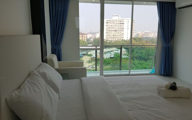 City Center Residence Deluxue Studio 713