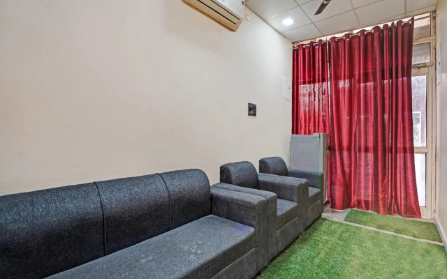 OYO Flagship 70395 Hotel Sunrise