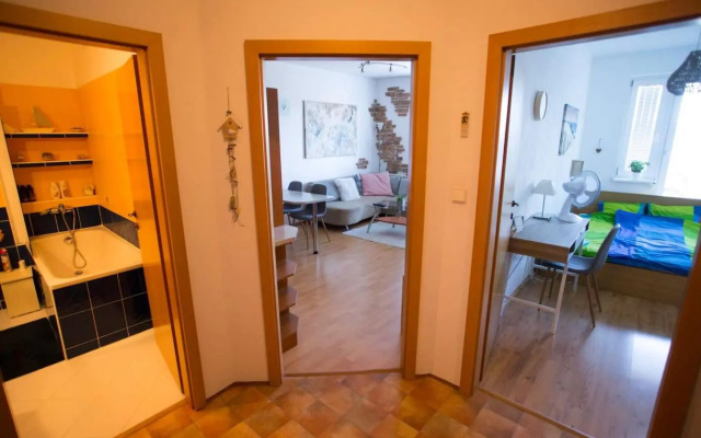 Cozy apartment btw centre and airport - Private host - No invoice