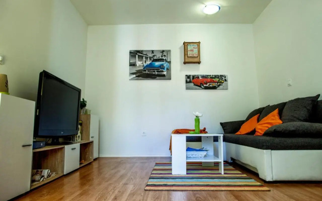 West Wall Apartment