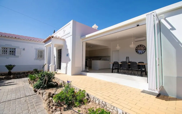 Pomba Beautifully Renovated With Heated Pool