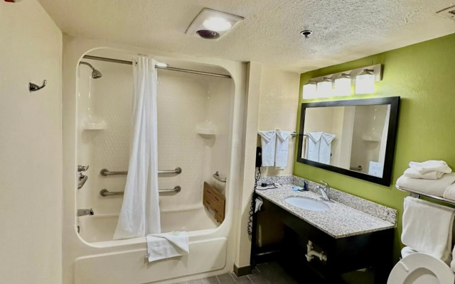 Sleep Inn & Suites Tulsa Central I-44
