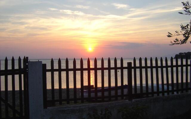 Beachfront home for 8, Kalifteri Beach, Afissos