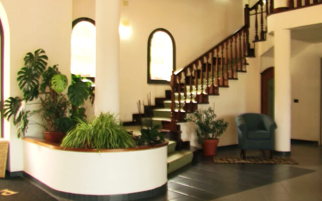Pausania Inn