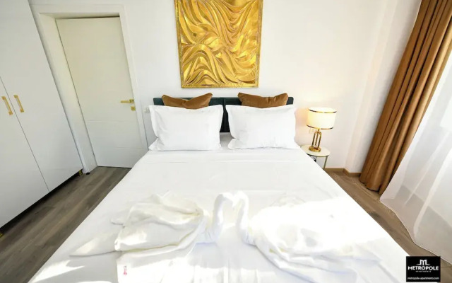 Metropole Apartments Central City