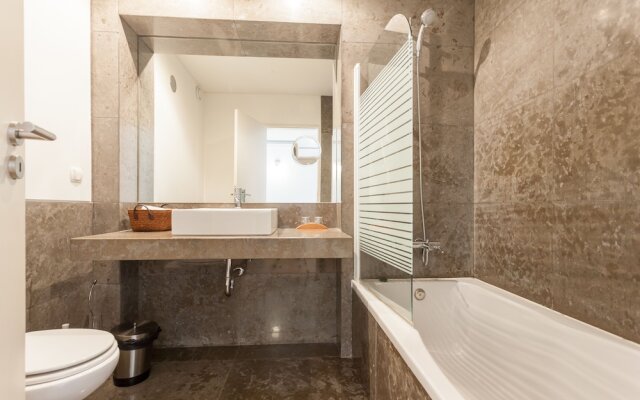 Chiado Modern Three-Bedroom Apartment - by LU Holidays