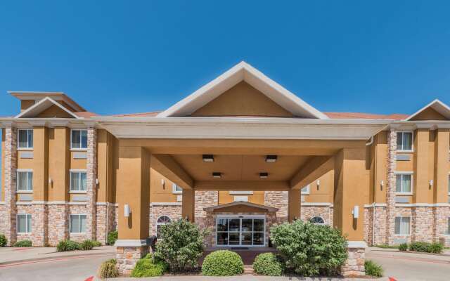 Days Inn & Suites by Wyndham Cleburne TX