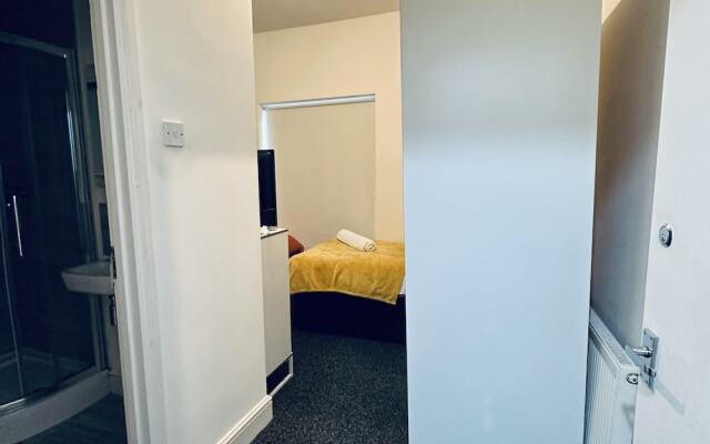 Inviting 7-bed House in Coventry City Centre