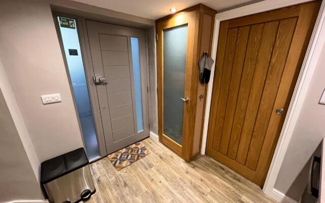 The Tower, 1 bed 1850's Tiny House