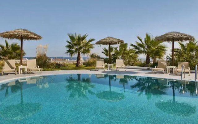 Golden Sun Studios & Apartments