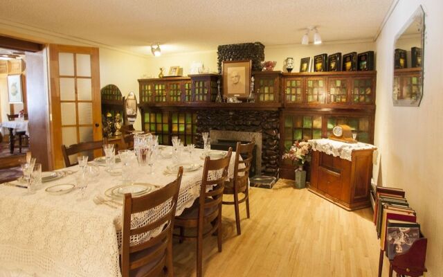 Cobblestone Manor B&B