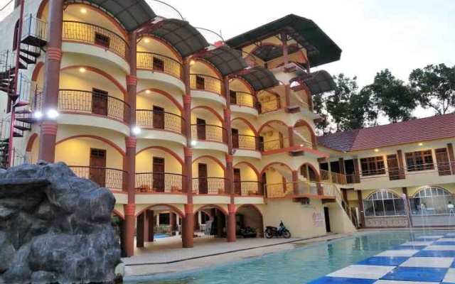 Hotel & Villa Gunung Jempol – Pool – Singkawang
