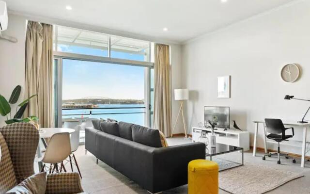 Relaxing Sea Wharf View Apartment