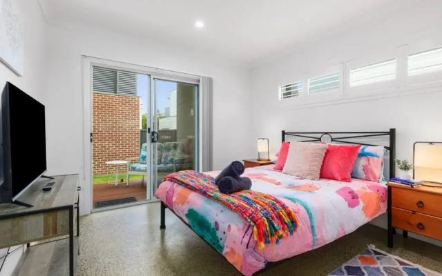 CASA EMEC- 500m To The Beach Or Main Strip!