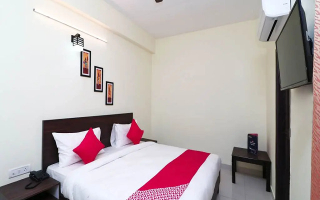 Hotel Royal Monarch by OYO Rooms