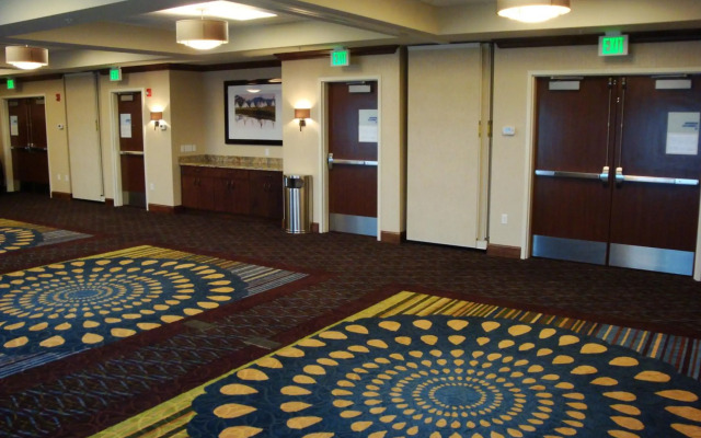 Glacier Peaks Hotel