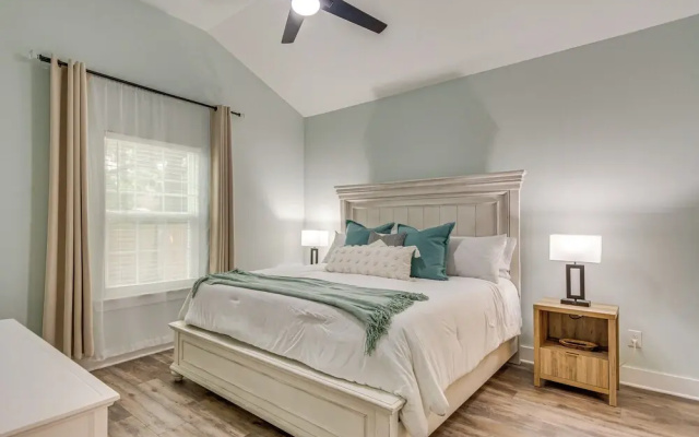 1 Mi to Dtwn: Pet-friendly Pensacola Getaway!