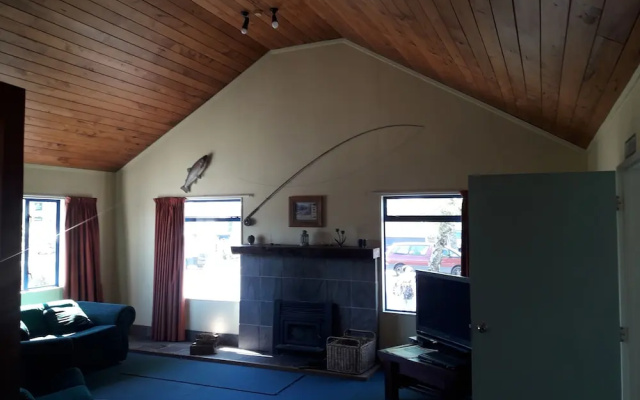 Tongariro River Retreat - Hostel – Guest Rooms – Turangi
