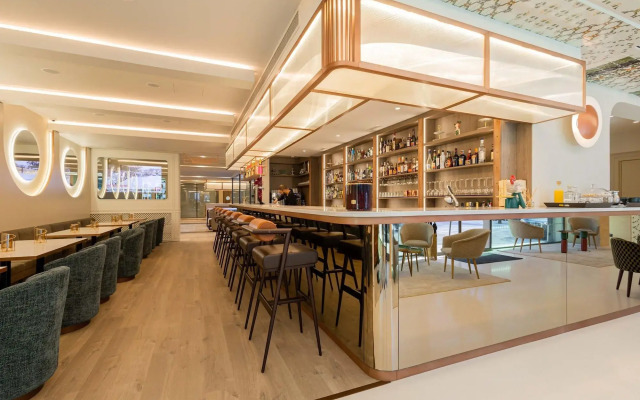 Luster Hotel