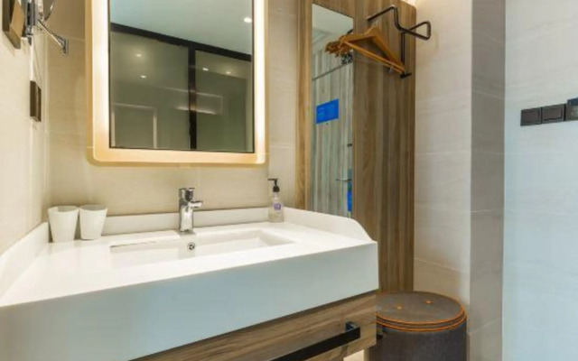 HanTing Premium Hotel (Dalian North Station)