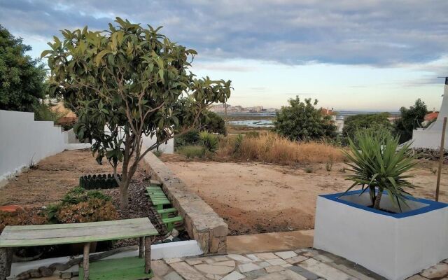 Sleep & Go Faro Airport Guest House