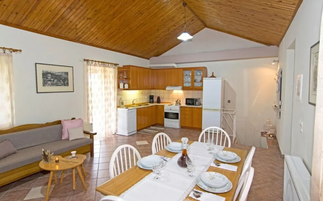 Aoria Traditional House With Stuning Mountain View