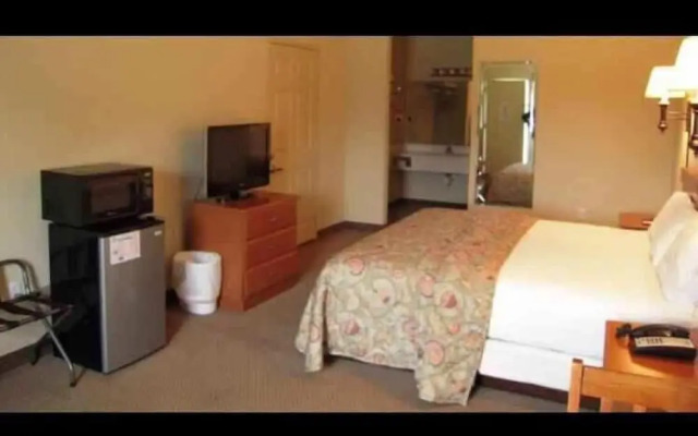 Country Hearth Inn & Suites - Piedmont