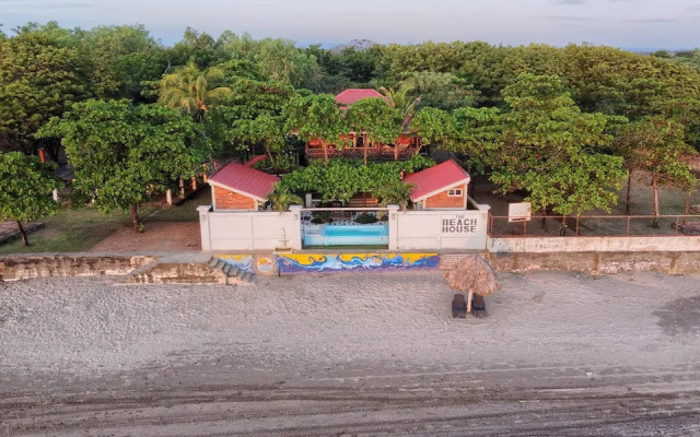 Romantic Beachfront Casita w Pool - AC - Sleeps 4