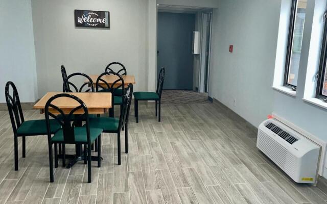 Rodeway Inn near I-35 Lamoni