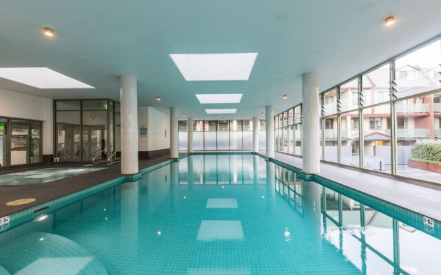 Executive 2 Storey Apartment with Pool