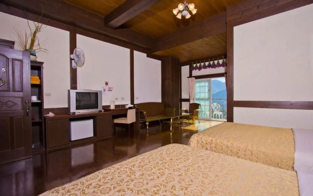 Maple Leaf Holiday Villa