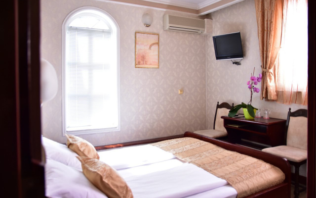 Hotel Lav