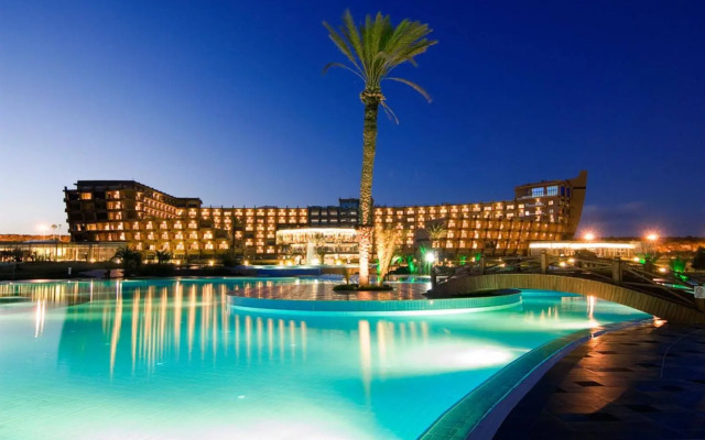 Noah's Ark Deluxe Hotel & Spa