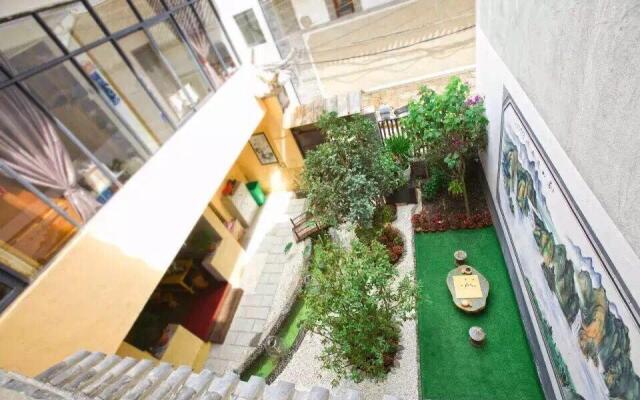 Ru Yi Ping An Hostel