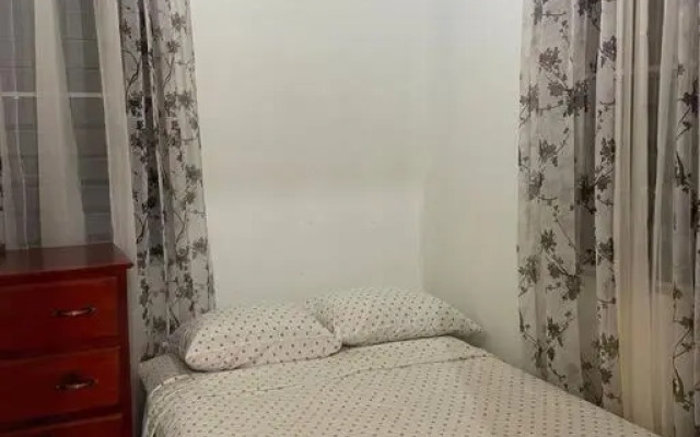 Spacious, Cozy Two Bedroom Apartment Overlooking the Beach
