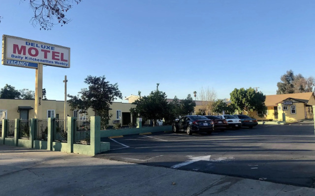 Deluxe Motel