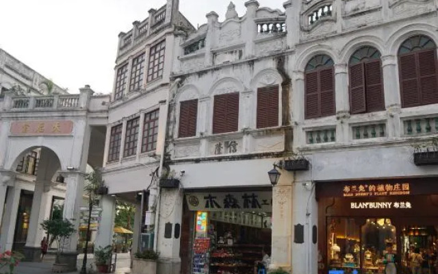 Vienna Hotel (Haikou Xiuying Port Youyi Nanhai City)