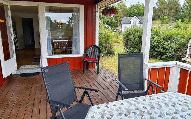 10 Person Holiday Home in Staubø