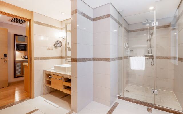 Regal Plaza Hotel & Residence Waigaoqiao