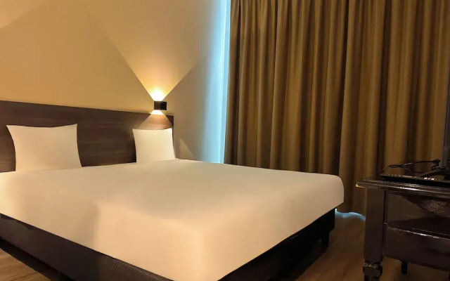 HOTELUX Amsterdam Airport Hotel