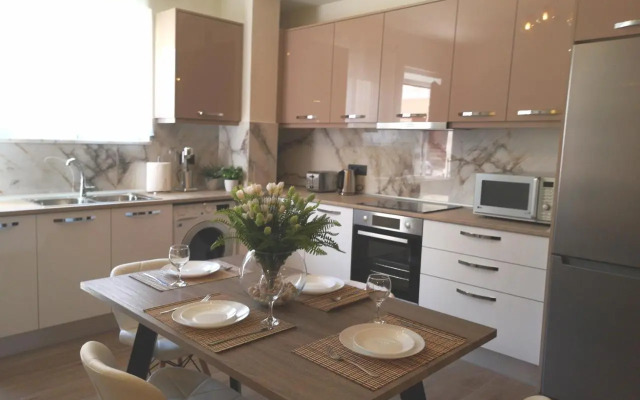 Sunny Holidays Apartment