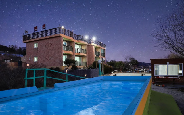 Ganghwa Badatgashimteo Pension