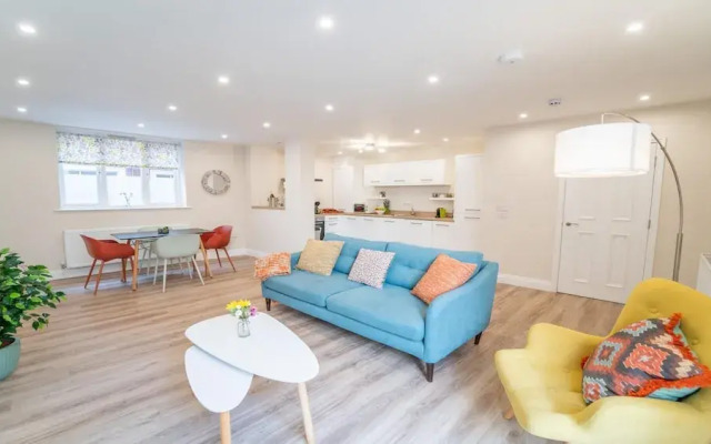 South Quay Apartment - 2 Bedrooms - 2 Bathrooms