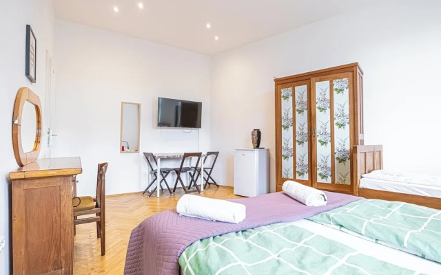 Cozy Room Near U6 Dresdner Subway Line