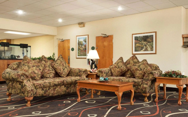 Travelodge by Wyndham Sturgis