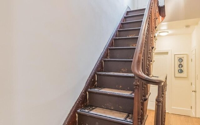 2439 Grays Ferry